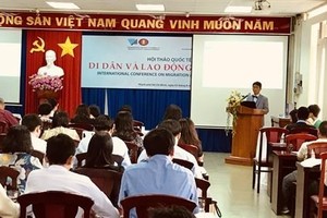 Kaxton Yu-Kwan Siu of the Hong Kong Polytechnic University’s Department of Applied Social Sciences, speaks at the “Migration and Labour in Vietnam” international conference in HCM City (Photo: VNA)