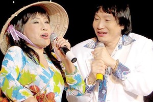 Cai luong actor Minh Vuong  (R)