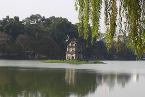 Hoan Kiem lake in the heart of Hanoi (Photo: VNA) 
