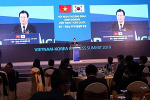 Deputy Prime Minister Trinh Dinh Dung speaks at the event (Photo: VNA)