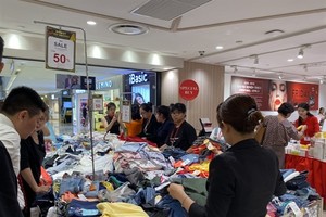 A shopping centre in HCM City. The biggest promotion of the year, Black Friday, has come to town with discounts of 90 percent (Photo: VNA)