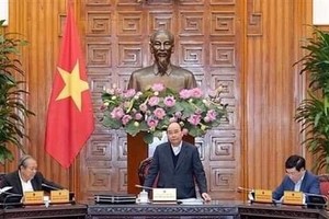Prime Minister Nguyen Xuan Phuc speaks at the meeting. (Photo: VNA)