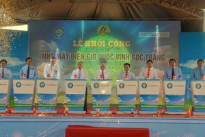 Delegates attend the plant's ground-breaking ceremony. (Photo: SGGP)