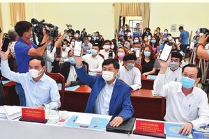 HCM City leaders attends the launching ceremony calling for public support to fight  COVID-19. (Photo: SGGP)