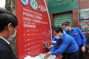 The first public handwashing station is inaugurated in Hanoi. (Photo: SGGP)