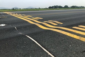 Downgraded runways in Noi Bai Airport