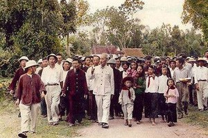 Live link-up TV program celebrates President Ho Chi Minh's 130th birthday
