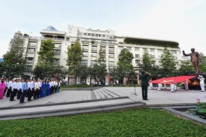 Flag raising ceremony marks President Ho Chi Minh’s birth anniversary