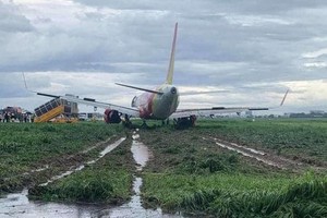 Vietjet plane slides off runway at Tan Son Nhat Airport