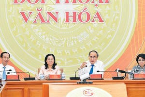 Secretary of the HCM City Party Committee Nguyen Thien Nhan speaks at the event. (Photo: SGGP)