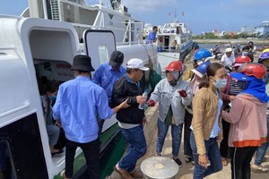 Travelers visit Ly Son Island before the pandemic outbreak.