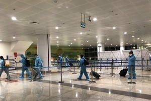 Passengers arrive at Noi Bai Airport. 