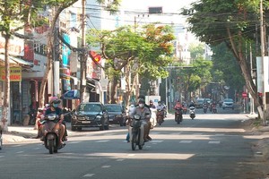 All activities in Da Nang City go back to normal from 0 a.m. on September 25 with safety requirements .