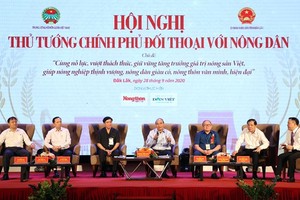 Prime Minister Nguyen Xuan Phuc on September 28 held a dialogue with more than 300 farmers in the central and Central Highlands regions in Dak Lak province’s Buon Ma Thuot city. (Photo: VNA)