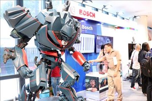 Products of the German industrial sector are displayed in the event. (Photo: VNA)