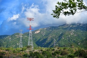 The 500kV substation and 220/500kV transmission line combined with Trung Nam Thuan Nam solar power plant in Ninh Thuan province. (Photo courtesy of Trung Nam)