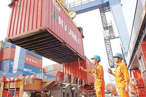 Containers being loaded at Cat Lai Port in HCM City. The city plans to relocate ports to outlying areas and build more of them to ease congestion on its roads. (Photo: SGGP)