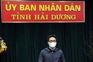 Deputy Prime Minister Vu Duc Dam speaks at the meeting with representatives from  the Steering Committee for COVID-19 Prevention and Control of Hai Duong province (Photo: VNA)