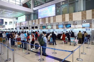 Noi Bai airport has coordinated with relevant agencies to ensure smooth and continuous operation. (Photo: VNA)