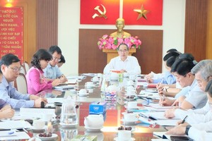 Head of the HCMC Delegation of National Assembly Deputies, Nguyen Thien Nhan chairs a working session with the Thu Duc City’s Party Standing Committee. (Photo: SGGP)