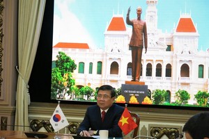 Nguyen Thanh Phong, Chairman of the HCM City People’s Committee, speaks at the working session. (Photo: hochiminhcity.gov.vn)