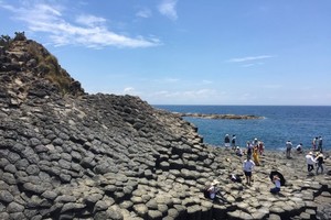 Ganh Da Dia is the most popular destination in Phu Yen Province, attracting a large number of visitors. (Photo: KK)