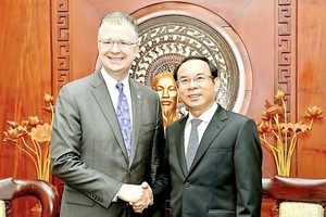  Secretary of the HCMC Party Committee Nguyen Van Nen (R) and US Ambassador to Vietnam Daniel J.Kritenbrink (Photo: SGGP)