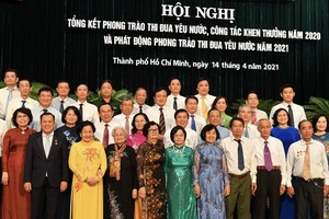HCMC leaders attend in a meeting on emulation movements. (Photo: SGGP) 