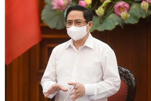 Prime Minister Pham Minh Chinh speaks during an urgent meeting on COVID-19 response in Hanoi on April 30 morning. (Photo: SGGP)