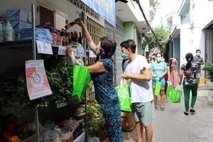 A Zero-VND stall in District 8’s Ward 3