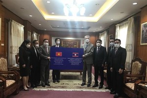 At the handover ceremony (Photo: VNA)