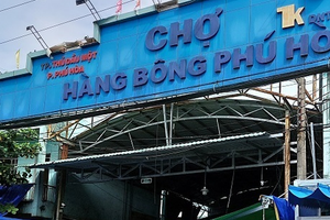 Hang Bong Phu Hoa wholesale market in Binh Duong Province has been forced to temporarily shut down. (Photo: SGGP)
