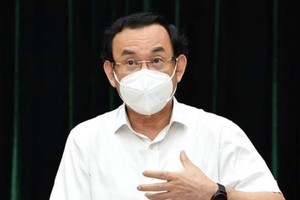 Secretary of the HCMC Party Committee Nguyen Van Nen speaks at the conference. (Photo: SGGP)