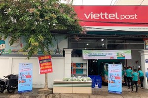 The post office networks have participated in the program to deliver goods to consumers. (Photo: SGGP)
