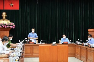 Deputy PM Vu Duc Dam chairs a working session on Covid-19 prevention and control activities with HCMC and relevant departments on July 20. (Photo: SGGP)