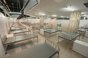The three-storey hospital covering on an area of more than 30,000 square meters offers nearly 1,000 beds for Covid-19 patients with mild symptoms. (Photo: SGGP)