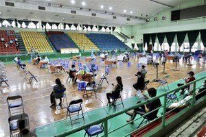 HCM City aims to vaccinate two-thirds of its population above 18 years old in August. (Photo: VNA)