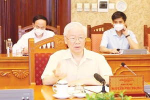 Party General Secretary Nguyen Phu Trong chairs a meeting on the pandemic situation and implementation of urgent measures to prevent and control the Covid-19 epidemic in HCMC and Southern localities on August 24. (Photo: VNA)