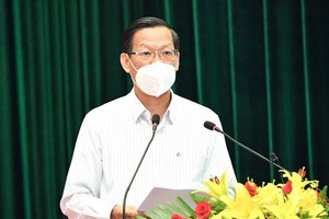 Chairman of the City People’s Committee Phan Van Mai speaks at the honoring ceremony. (Photo: SGGP)