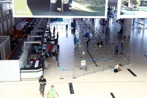 At Noi Bai International Airport in Hanoi. (Photo: VNA)