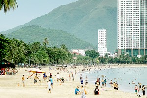 Some localities allow swimming at public beaches. (Photo: SGGP)