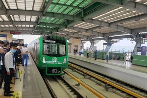 The Cat Linh-Ha Dong metro line project in Hanoi is officially inaugurated and put into commercial operation on November 6 morning. (Photo: SGGP)