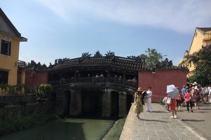 Chua Cau (the Pagoda Bridge) is one of the most iconic attractions in the ancient town of Hoi An.