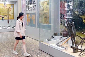 Visitors visit the HCMC Museum. (Photo: SGGP)