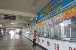 Ticket counters of the Mien Dong (Eastern) Bus Station is desert. (Photo: SGGP)