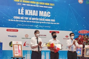 At the announcement of 10 must-read books