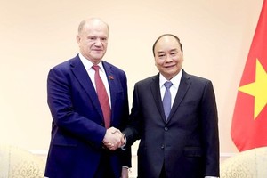 President Nguyen Xuan Phuc (right) and Chairman of the Communist Party of the Russian Federation (KPRF) Gennady Zyuganov (Photo: VNA)