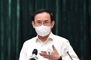 Chairman of the People’s Committee of HCMC, Phan Van Mai speaks at the conference. (Photo: SGGP)