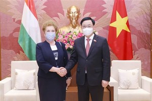 National Assembly Chairman Vuong Dinh Hue on January 20 hosted a reception for First Officer of the Hungarian National Assembly Márta Mátrai. (Photo: VNA)