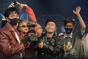 Seachains  (C) wins the second season of Rap Viet competition.